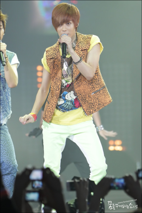 SHINee @ SM TOWN Live World Tour Concert in Paris (SECOND DAY) [110611] Tumblr_lmtdm9GxZw1qcl8qx