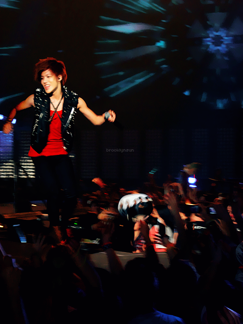 SHINee @ SM TOWN Live World Tour Concert in Paris (SECOND DAY) [110611] Tumblr_lmtpklJzXa1qcl8qx