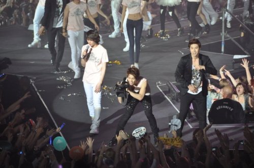 SHINee @ SM TOWN Live World Tour Concert in Paris (SECOND DAY) [110611] Tumblr_lmtppc9kOU1qcl8qx