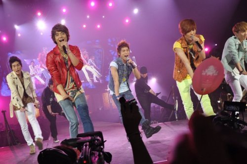 SHINee @ SM TOWN Live World Tour Concert in Paris (SECOND DAY) [110611] Tumblr_lmtpqv6e9h1qcl8qx