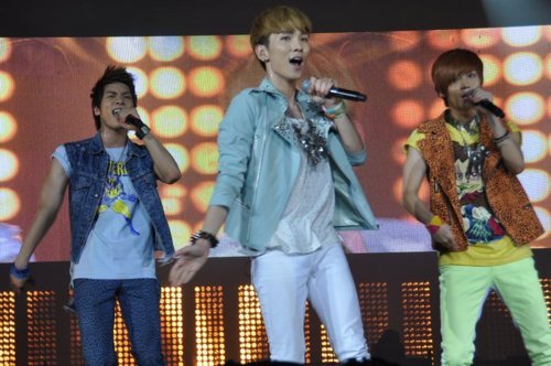 SHINee @ SM TOWN Live World Tour Concert in Paris (SECOND DAY) [110611] Tumblr_lmtpr86Bzz1qcl8qx