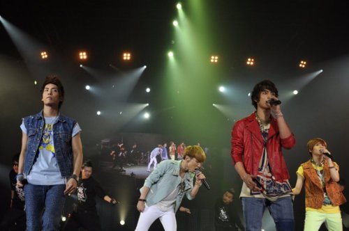 SHINee @ SM TOWN Live World Tour Concert in Paris (SECOND DAY) [110611] Tumblr_lmtprqL2wn1qcl8qx