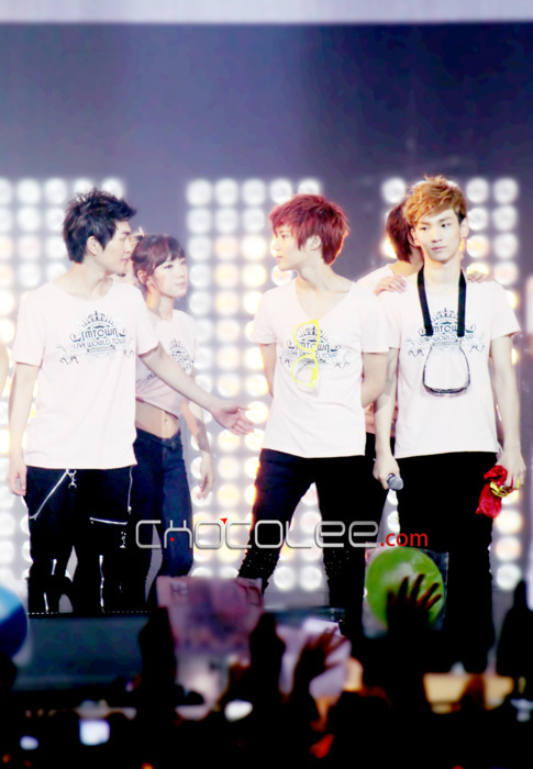 SHINee @ SM TOWN Live World Tour Concert in Paris (SECOND DAY) [110611] Tumblr_lmud19i5oI1qcl8qx