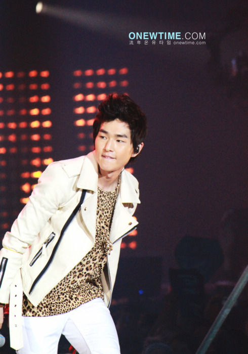 SHINee @ SM TOWN Live World Tour Concert in Paris (SECOND DAY) [110611] Tumblr_lmyukzoduw1qcl8qx