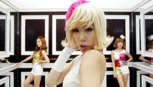 [PICS] Tiffany @ AAGG (Echo MV - Hoot MV) Tumblr_lnn08tSTtu1qbklkw