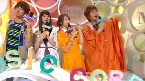 110702 Onew y Minho @ Music Core Tumblr_lnp4jndwvh1qcl8qx