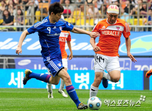 [PICS]110702 FC Men match -Hyun Joong- Tumblr_lnp9gxbDKD1qhx9v9