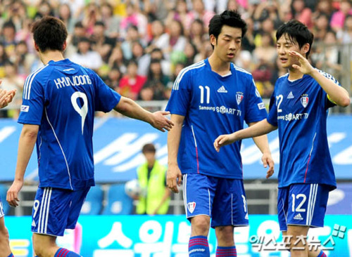 [PICS]110702 FC Men match -Hyun Joong- Tumblr_lnpa7pZlOl1qhx9v9