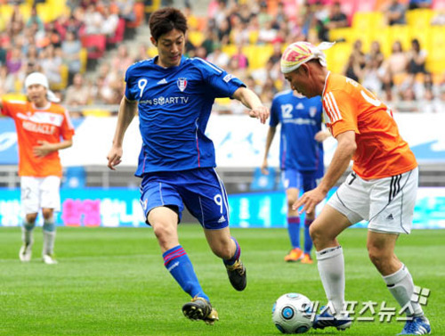 [PICS]110702 FC Men match -Hyun Joong- Tumblr_lnpaqzEm6M1qhx9v9