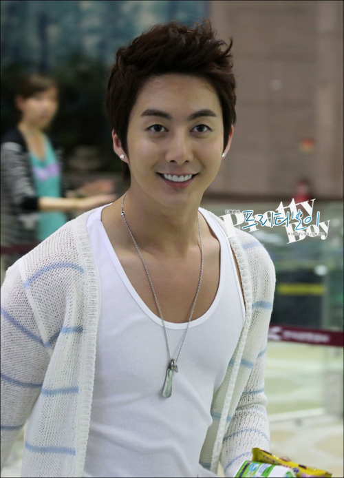 [PICS]KIM HYUNG JUN @ JUNE 27, 2011 GIMPO AIRPORT DEPARTURE Tumblr_lnsazw4Wyu1qi8rib