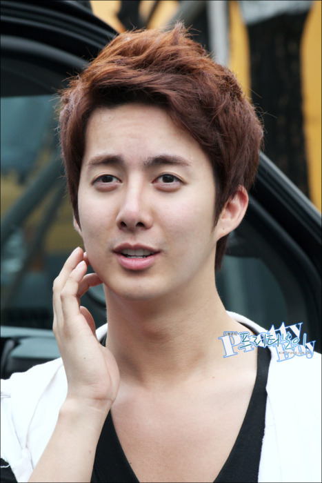 [PICS]KIM HYUNG JUN @ JUNE 30, 2011 GIMPO AIRPORT ENTRY Tumblr_lnsbfizrUq1qi8rib