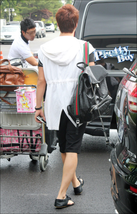 [PICS]KIM HYUNG JUN @ JUNE 30, 2011 GIMPO AIRPORT ENTRY Tumblr_lnsbgpQAHO1qi8rib