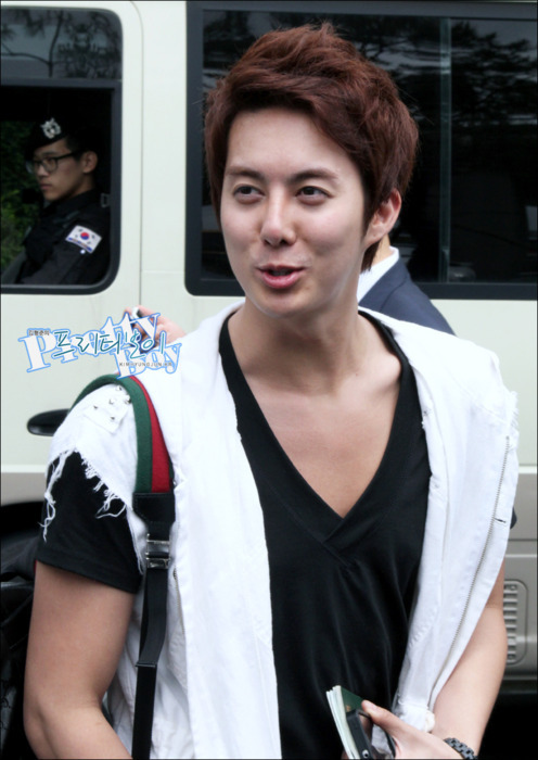 [PICS]KIM HYUNG JUN @ JUNE 30, 2011 GIMPO AIRPORT ENTRY Tumblr_lnsbhebruL1qi8rib