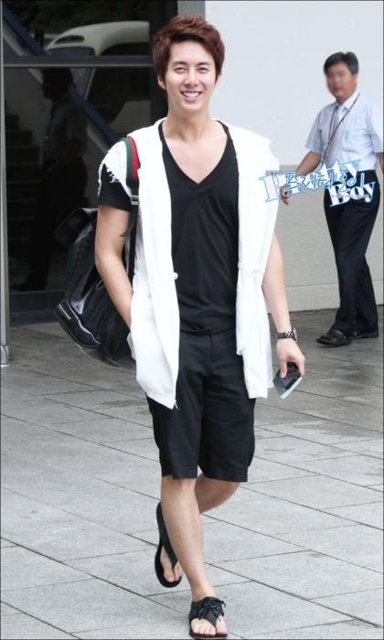 [PICS]KIM HYUNG JUN @ JUNE 30, 2011 GIMPO AIRPORT ENTRY Tumblr_lnsbl344vU1qi8rib