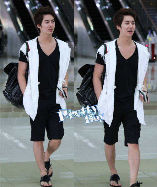 [PICS]KIM HYUNG JUN @ JUNE 30, 2011 GIMPO AIRPORT ENTRY Tumblr_lnsble7bRZ1qi8rib