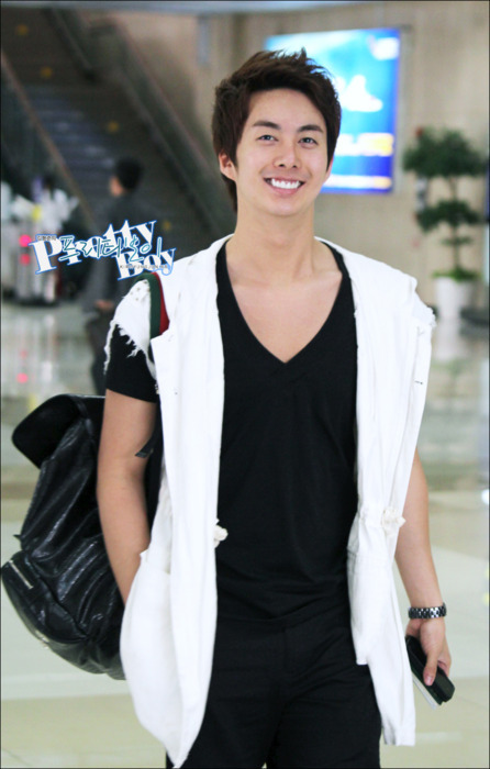 [PICS]KIM HYUNG JUN @ JUNE 30, 2011 GIMPO AIRPORT ENTRY Tumblr_lnsbm8wkMJ1qi8rib