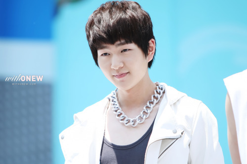 110528[unseen] Onew @ Walking Festival  Tumblr_lo0qmc7NWu1qcl8qx