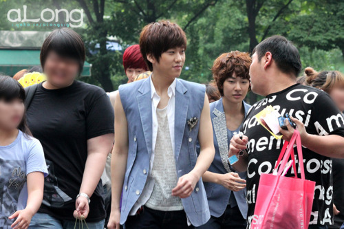 [PICS] Après le Music Bank de [08.07.11] Tumblr_lo1be4Wey61qb45kf