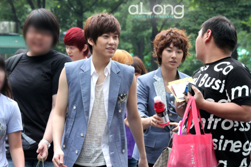 [PICS] Après le Music Bank de [08.07.11] Tumblr_lo1bk0SJEi1qb45kf