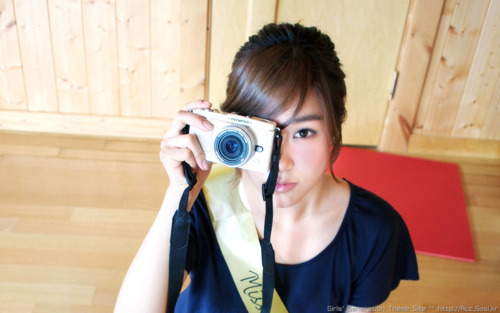 [PIC][11-7-2011] Hình ảnh đáng yêu của SNSD Tiffany bên chiếc camera!! Tumblr_lo65xq22j91qjmw68