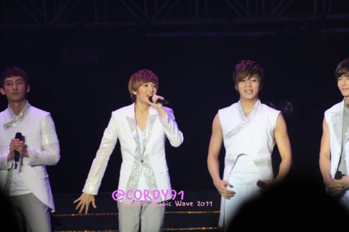 [PICS] U-Kiss @ Korean Music Wave 2011  Tumblr_lohf7eM6xf1qzjjz5