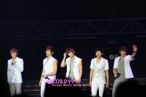 [PICS] U-Kiss @ Korean Music Wave 2011  Tumblr_lohf7vP6XZ1qzjjz5