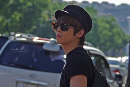 110718 Jonghyun @ camino a la fiesta de cumpleaños de Taemin Tumblr_lom2uygQcn1qcl8qx