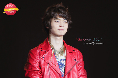  110611 Minho’s sweet smile (: @ SMTOWN in Paris Tumblr_loooa3190n1qcl8qx