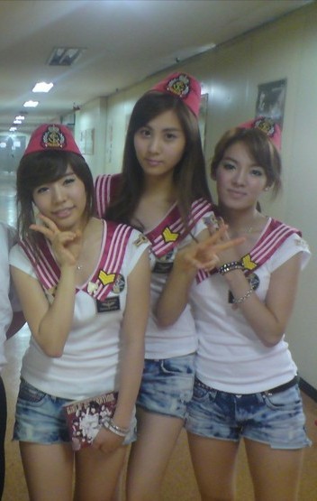 [PICS+GIFS][6/11/2011] ღ♥ღ(¯`HyoHyun´¯)ღ♥ღ Kim Chó♥Seo Mèo, Khu rừng xanh "Du côn cạp Ếch con" - Page 4 Tumblr_loq3v5XsWf1qgme0l