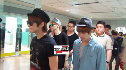 SHINee @ Taiwan Airport [110717] Tumblr_loqmzxyBWp1qcl8qx