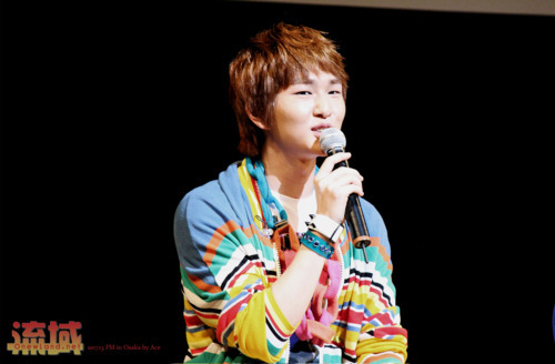 110723 Onew @ Japan Debut Premium Reception – Kobe, Japan  Tumblr_losp9qjnjM1qcl8qx