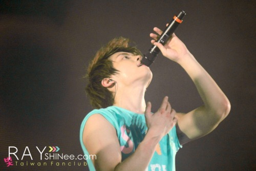 Jonghyun @ SHINee 1st Concert Taiwan  Tumblr_lozl0rwnhN1qd0fz8