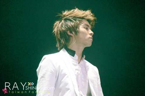 Jonghyun @ SHINee 1st Concert Taiwan  Tumblr_lozl2epRUd1qd0fz8