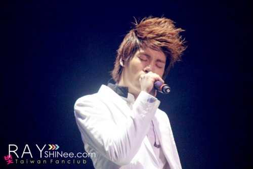 Jonghyun @ SHINee 1st Concert Taiwan  Tumblr_lozl2p480r1qd0fz8