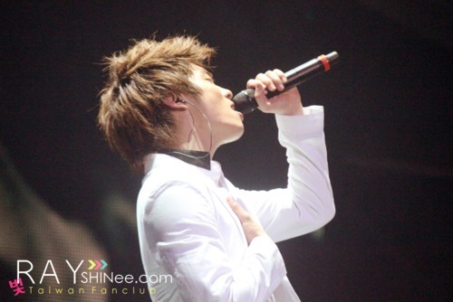 Jonghyun @ SHINee 1st Concert Taiwan  Tumblr_lozl3tQrN91qd0fz8