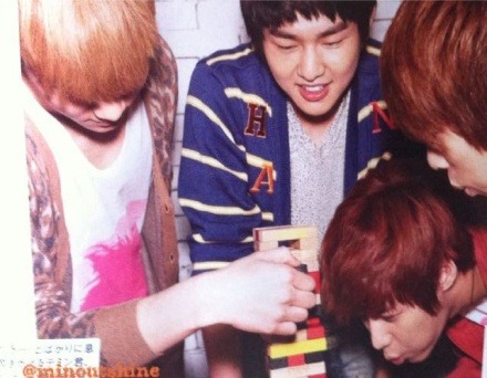 صور SHINee في مجلة يابانية ..!! Tumblr_lp8x2lho751qcl8qx