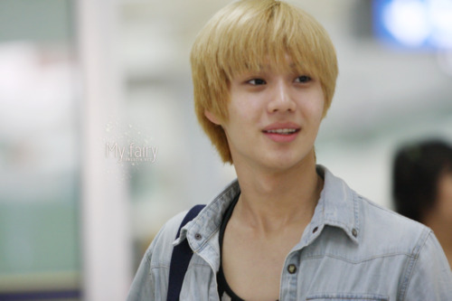 110802 SHINee @ Gimpo Airport  Tumblr_lpaomjO2HC1qcl8qx