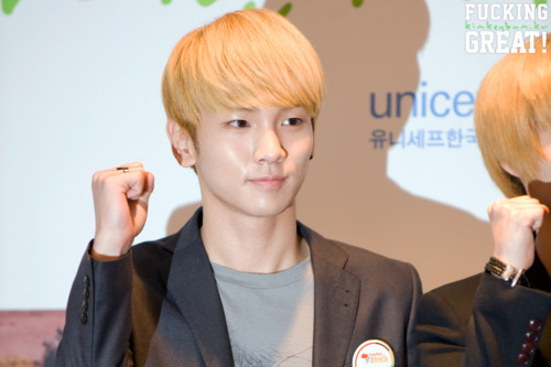 110812 Key @ “Together for Africa” at Seoul Plaza Hotel  Tumblr_lptkm8fhNU1qcl8qx