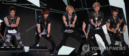 110813  SHINee @ Incheon Hallyu ,Korean Wave Festival Concert Tumblr_lpvdnjHw6b1qcl8qx