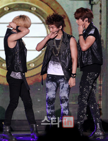 [130811] SHINee en Incheon Korea Music Wave 2011 Tumblr_lpvgicuXPX1qcl8qx