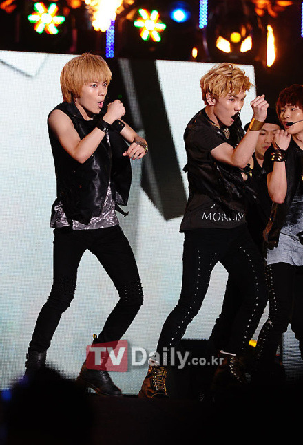 110813  SHINee @ Incheon Hallyu ,Korean Wave Festival Concert Tumblr_lpw9ypw8JL1qcl8qx