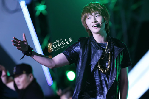 110813  SHINee @ Incheon Hallyu ,Korean Wave Festival Concert Tumblr_lpwbbfGcQ61qcl8qx