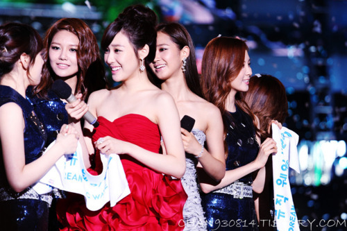 [Pic/GIF][26/8/2011]TaeNy @ Incheon Korean Music Wave Festival Tumblr_lpxto9a5zX1qdv9pu