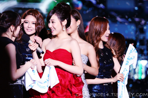 [Pic/GIF][26/8/2011]TaeNy @ Incheon Korean Music Wave Festival Tumblr_lpxtoxXIm71qdv9pu