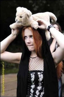 Fotos de Simone Simons - Página 21 Tumblr_lpzab5p8eJ1qg51uq