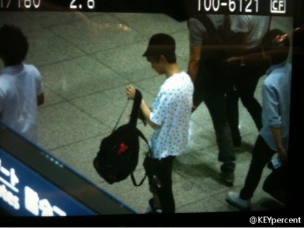 110815 Key @ Incheon airport Tumblr_lpzi8ryMTE1qd0fz8