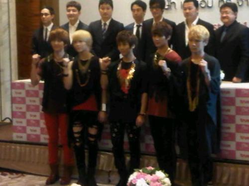 110816 SHINee @ SM True - Thailand Tumblr_lq0lt8yyFf1qcl8qx