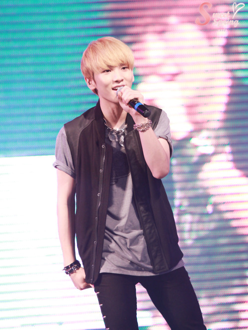 110821 Key @ One Summer Night event Tumblr_lqb3jbWCHv1qcl8qx