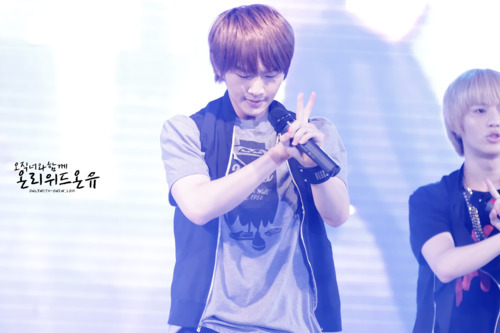 110821 Onew @ One Summer Night Concert Tumblr_lqb42qtJEj1qcl8qx