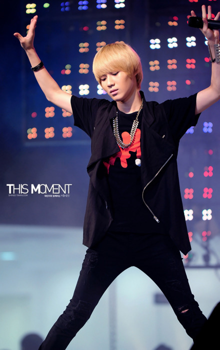 Taemin at One Summer Night Concert Tumblr_lqggff6qTr1qd0fz8